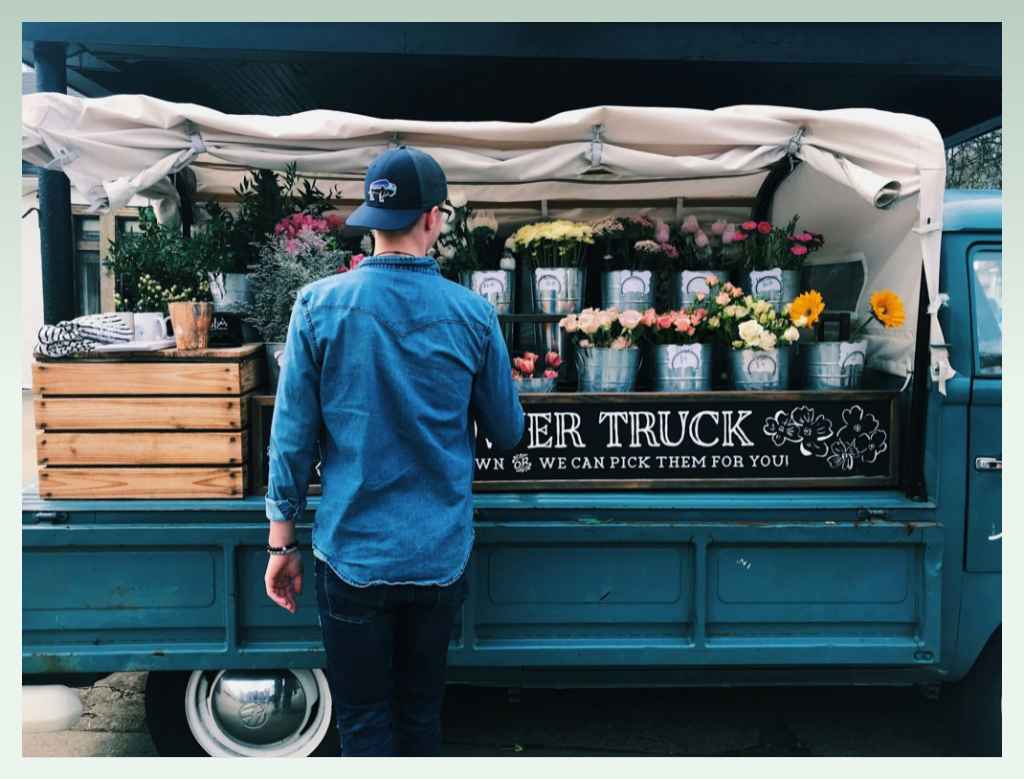 flower-business-on-a-truck