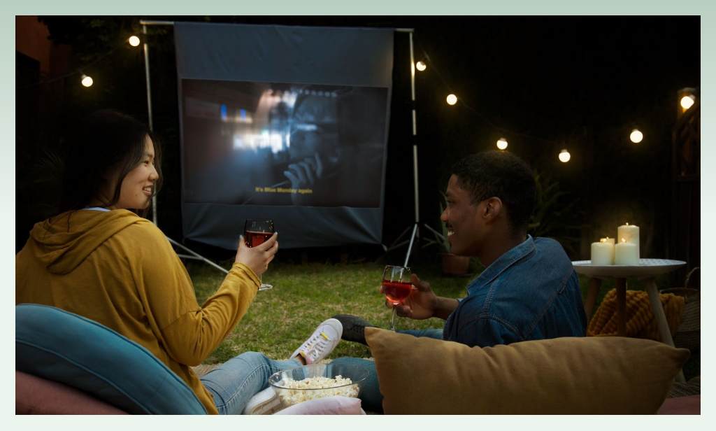 outdoor-movie-night-best-small-business-ideas-for-small-towns